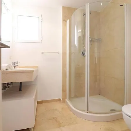 Amazing 3bedroom Flat With Seafront Views & Pool By Sharingco *