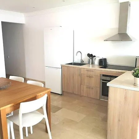 Apartment Amazing 3bedroom Flat With Seafront Views & Pool By Sharingco