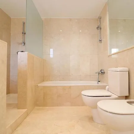 Apartment Amazing 3bedroom Flat With Seafront Views & Pool By Sharingco *