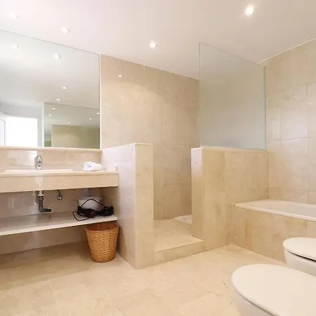 Amazing 3bedroom Flat With Seafront Views & Pool By Sharingco Apartment *