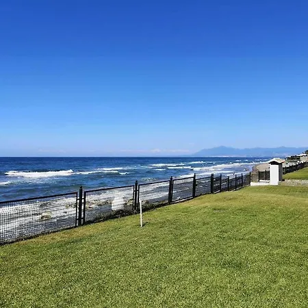 Amazing 3bedroom Flat With Seafront Views & Pool By Sharingco Apartment